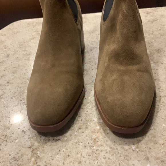 NWOT Steve Madden Rhiannon Chelsea Suede Cognac Boots Size 8.5 - Picture 3 of 7